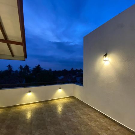 Srimadis Villa Near Airport - ネゴンボ エクステリア 写真