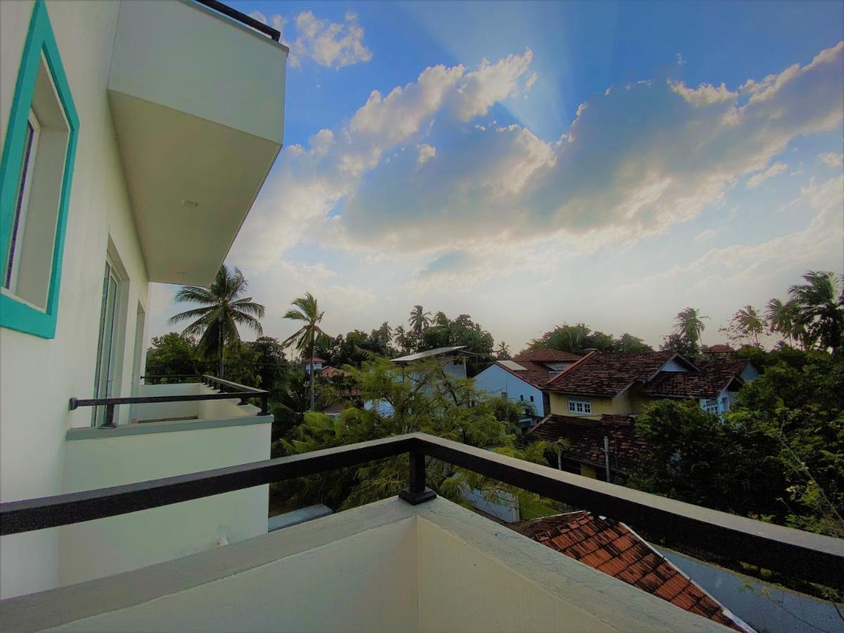 Srimadis Villa Near Airport - ネゴンボ エクステリア 写真