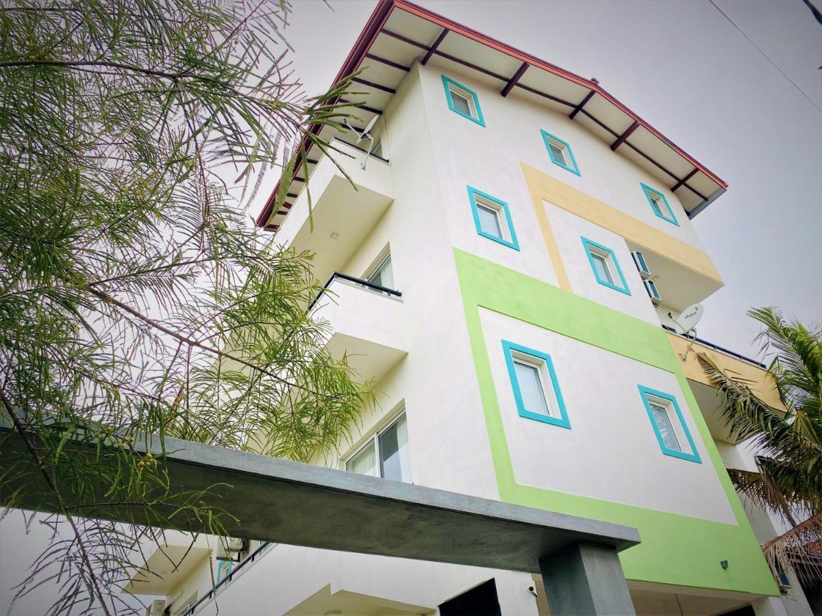 Srimadis Villa Near Airport - ネゴンボ エクステリア 写真