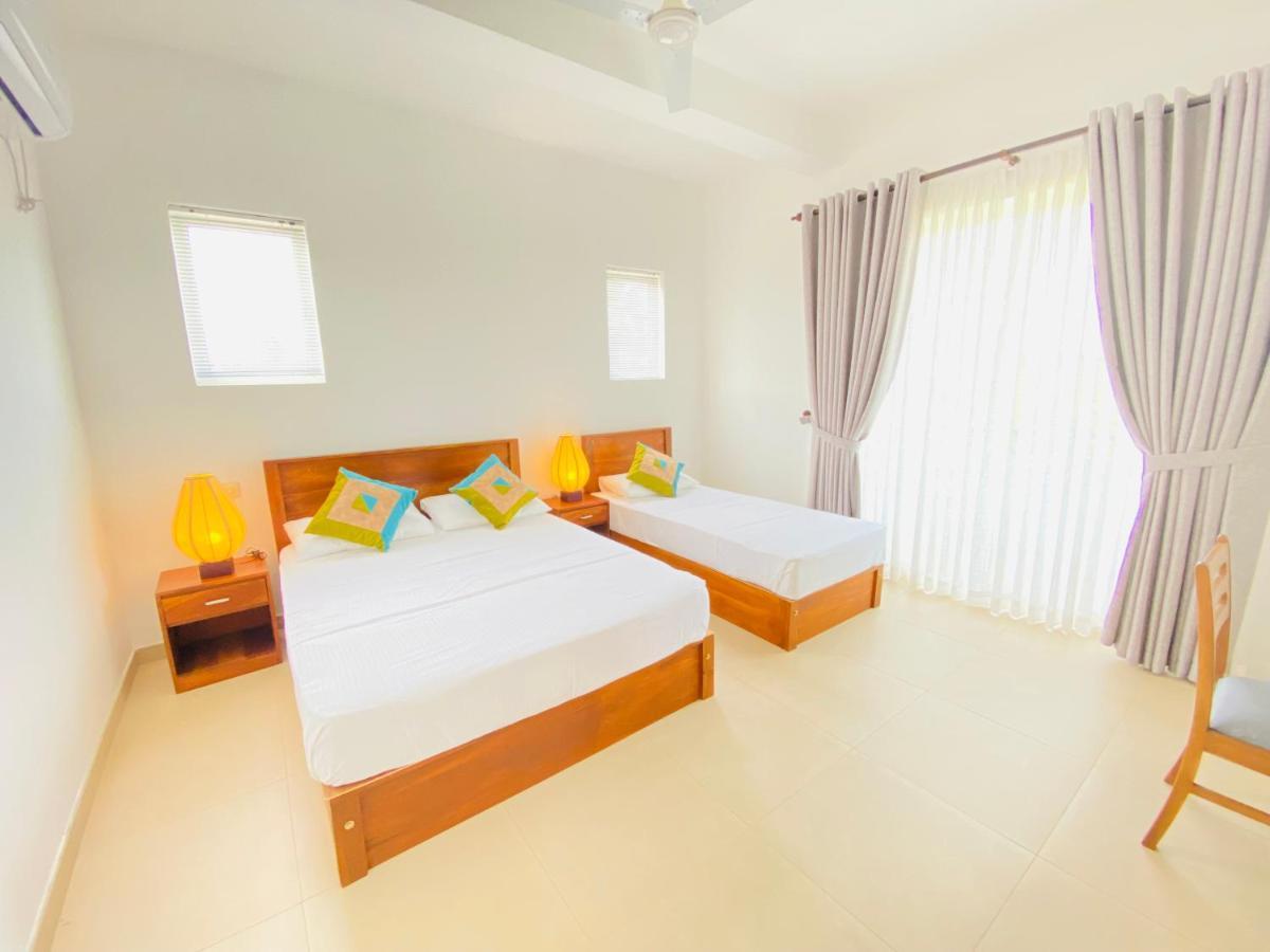 Srimadis Villa Near Airport - ネゴンボ エクステリア 写真