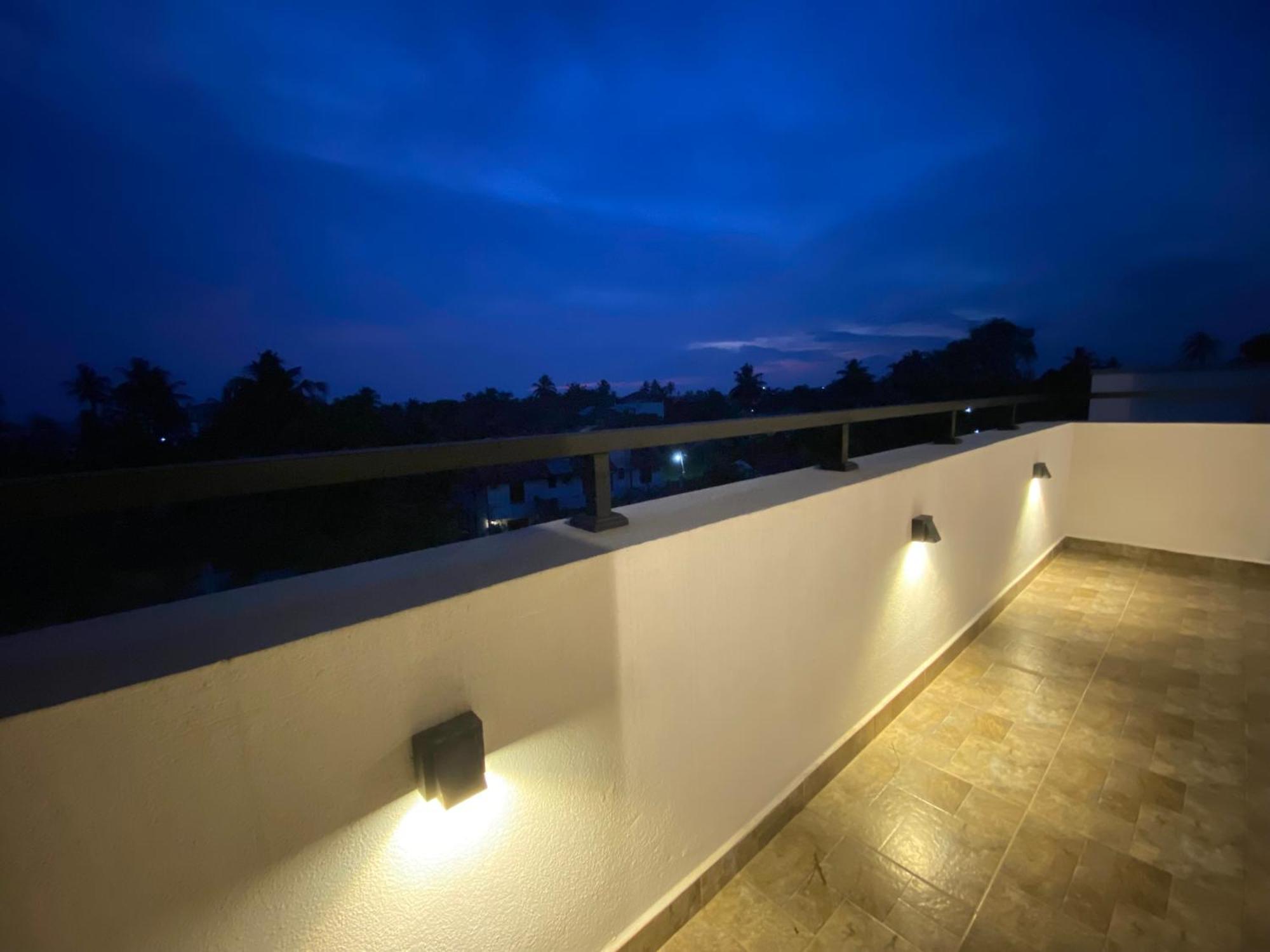 Srimadis Villa Near Airport - ネゴンボ エクステリア 写真
